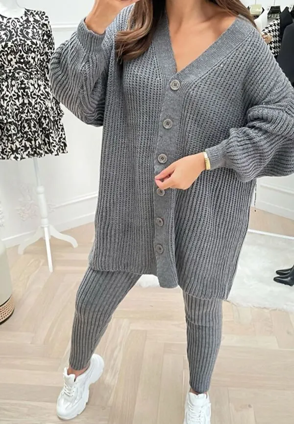 Oversized knitted cardigan & leggings